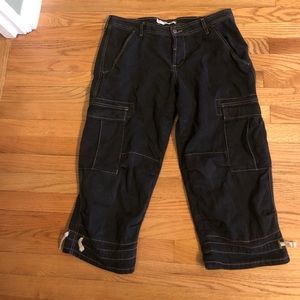 Cute Joie black cropped cargo pants size 31